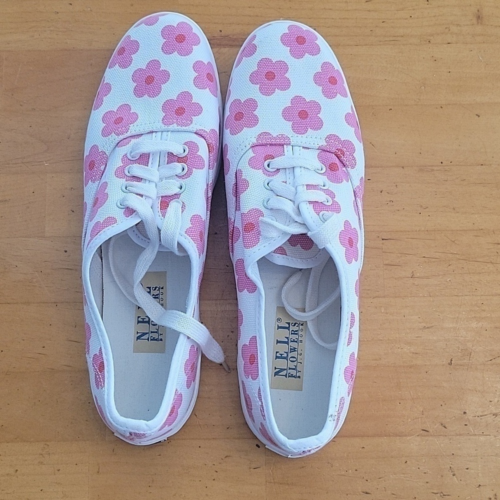 Nell Flowers size 9 flowers shoe